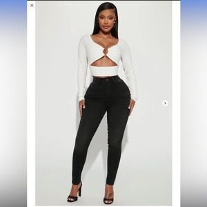 FASHION NOVA DELUXE SKINNY JEAN 🎱